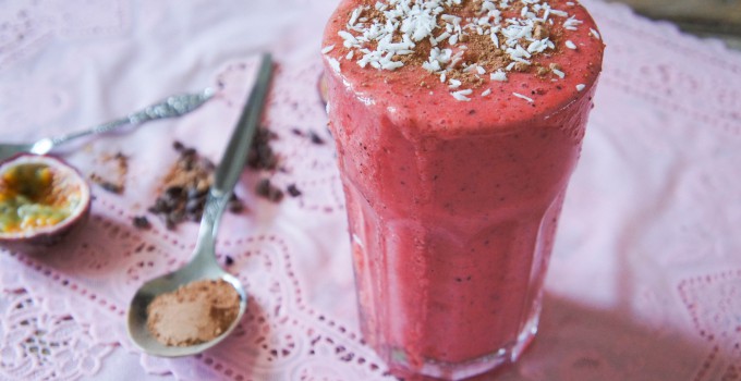 Smoothie met ananas, framboos en passievrucht